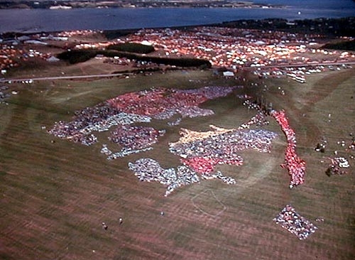 22,000 scouts form a map of Denmark